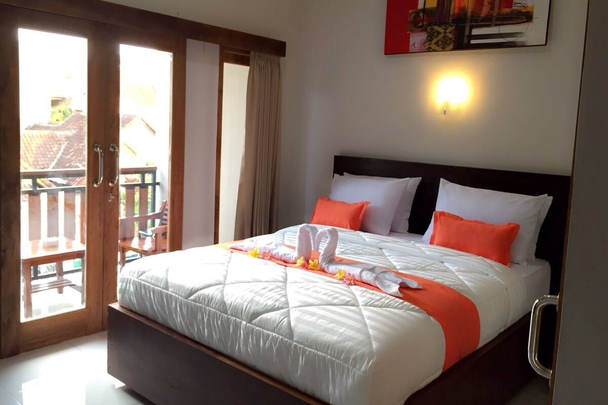 Deluxe Single Room, Balcony | Desk, blackout drapes, rollaway beds, WiFi (free)