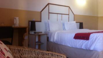 In-room safe, desk, free WiFi