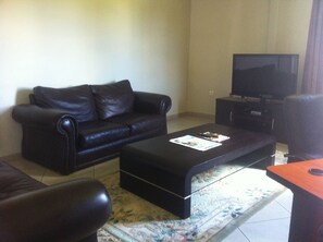 Presidential Suite, Garden View | Living room