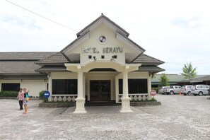 Front of property - Serayu Hotel Timika (Timika)