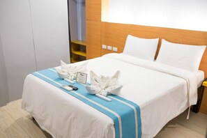 Desk, soundproofing, rollaway beds, free WiFi