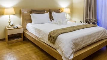 Desk, rollaway beds, free WiFi