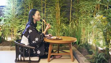 Signature Room, Non Smoking