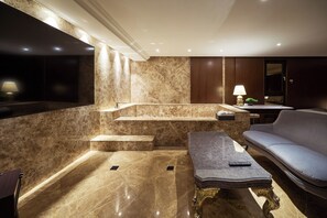 Signature Spa | Premium bedding, down comforters, individually furnished, desk - Cullinan Hotel and Spa (Seoul)