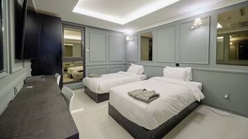 Quarto duplo | Roupas de cama premium, edredons de pluma, individualmente mobiliados