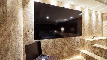 Quarto família, para não fumantes | Roupas de cama premium, edredons de pluma, individualmente mobiliados