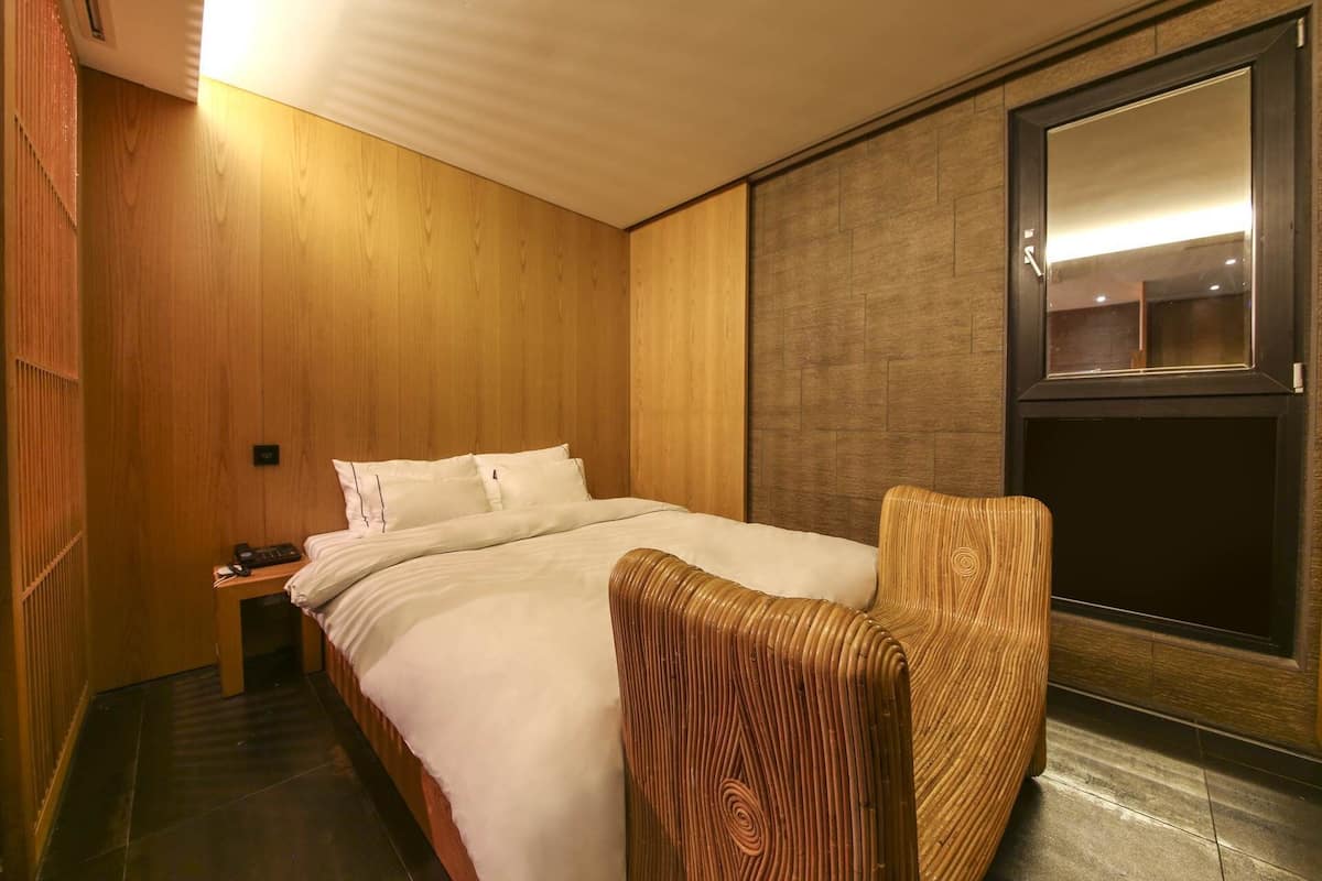 Premium Double Room | Free WiFi