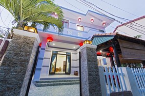 Front of property - Bougain Villeas Homestay (Da Nang)