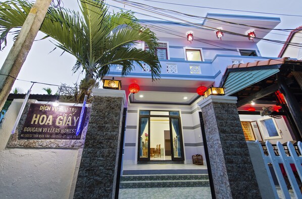 Front of property - Bougain Villeas Homestay (Da Nang)