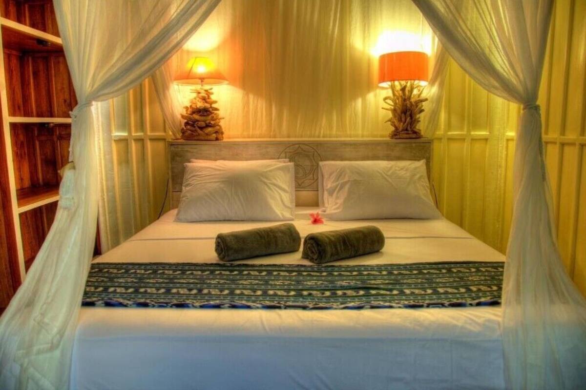In-room safe, desk, rollaway beds (surcharge), WiFi (free)