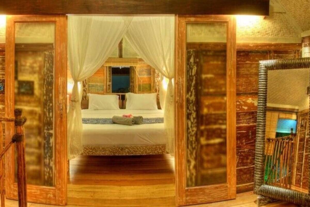 Brankas, meja kerja, tempat tidur lipat/tambahan, dan Wi-Fi gratis