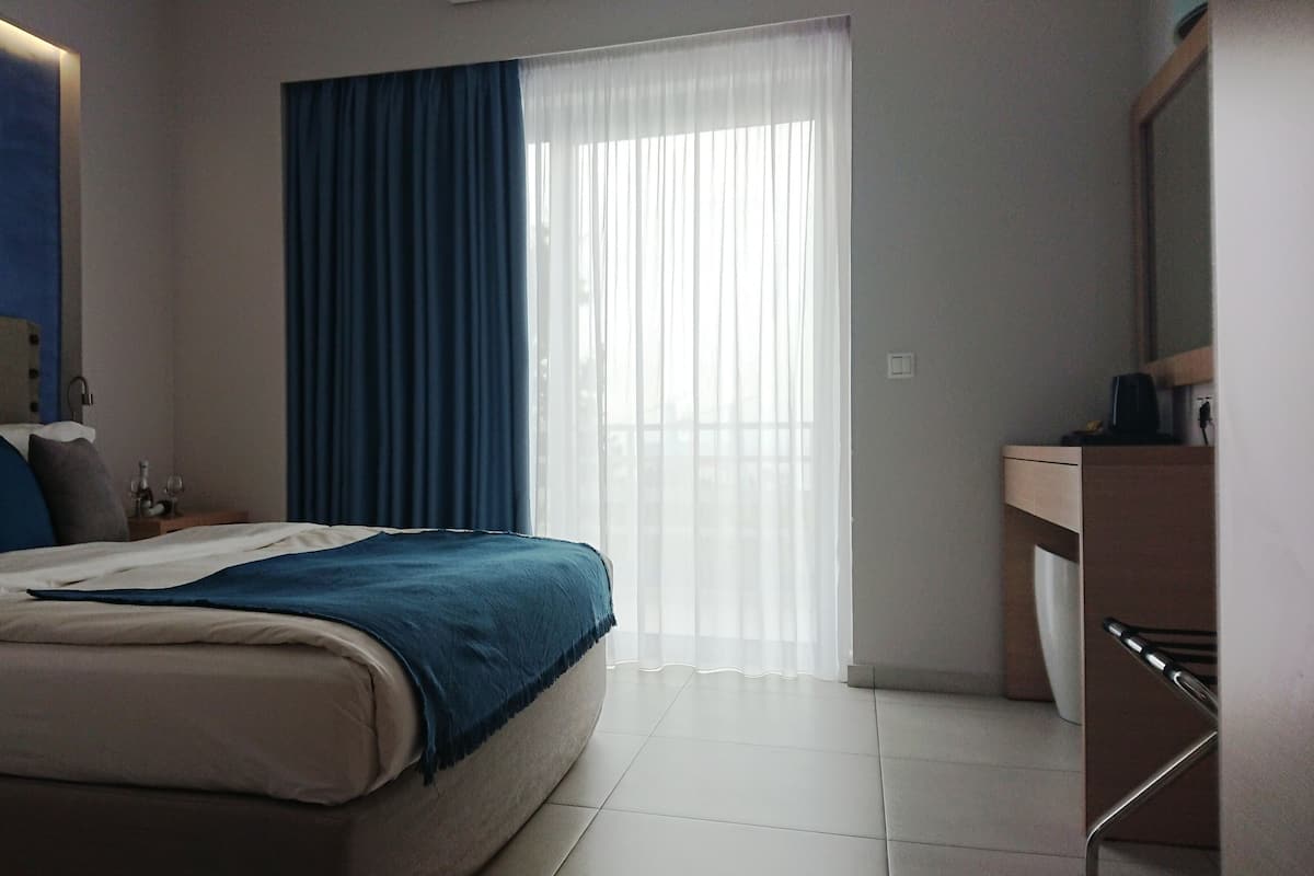Studio, Sea View | Premium bedding, down comforters, in-room safe, soundproofing