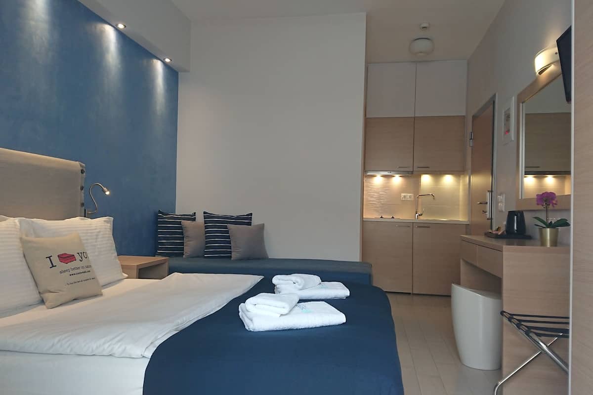 studio | 1 bedroom, premium bedding, down duvets, in-room safe