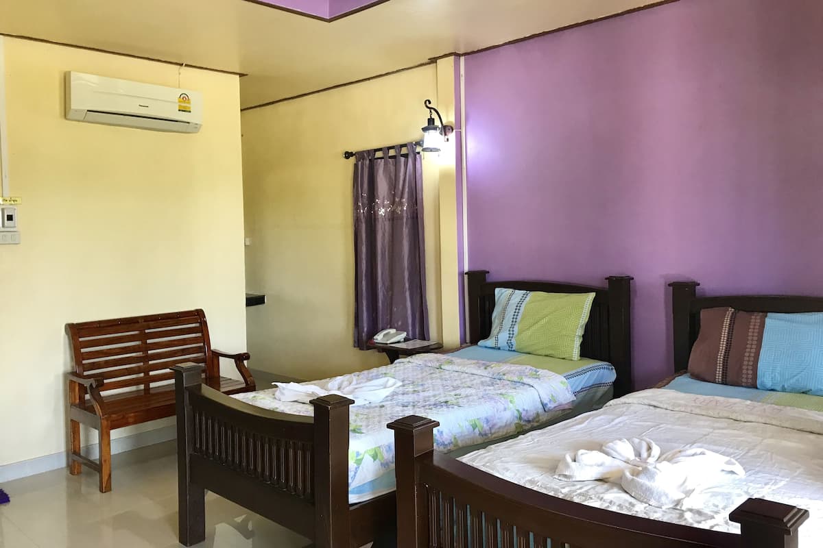 Bungalow, 2 Twin Beds | Desk, free WiFi