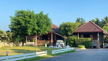 Bungalow, 1 Double Bed | Courtyard view