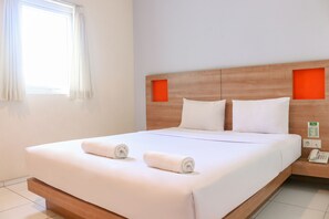 Habitació bàsica | Escriptori i Internet per cable gratuïta 