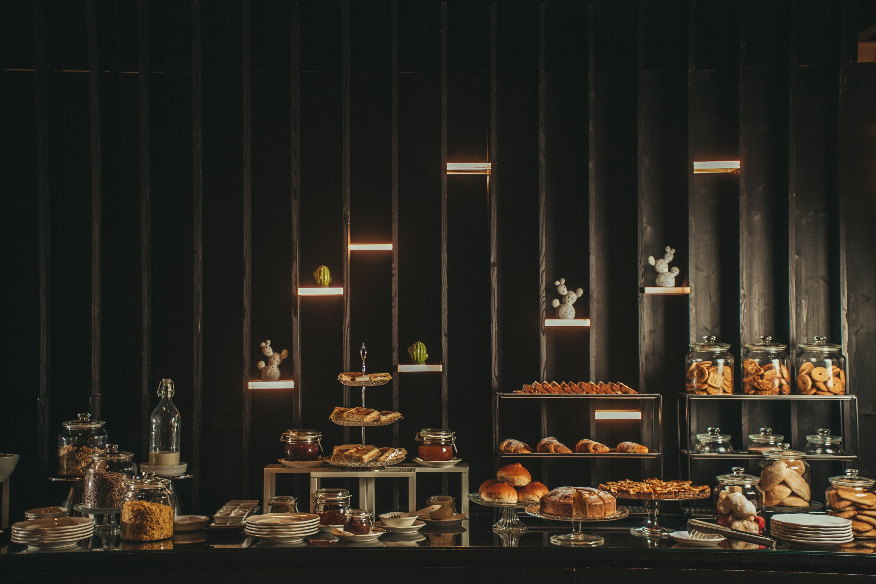 Breakfast, lunch, dinner served; local cuisine, al fresco dining 