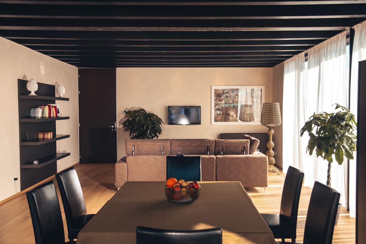 Appartement | 1 slaapkamer, een kluis op de kamer, een bureau