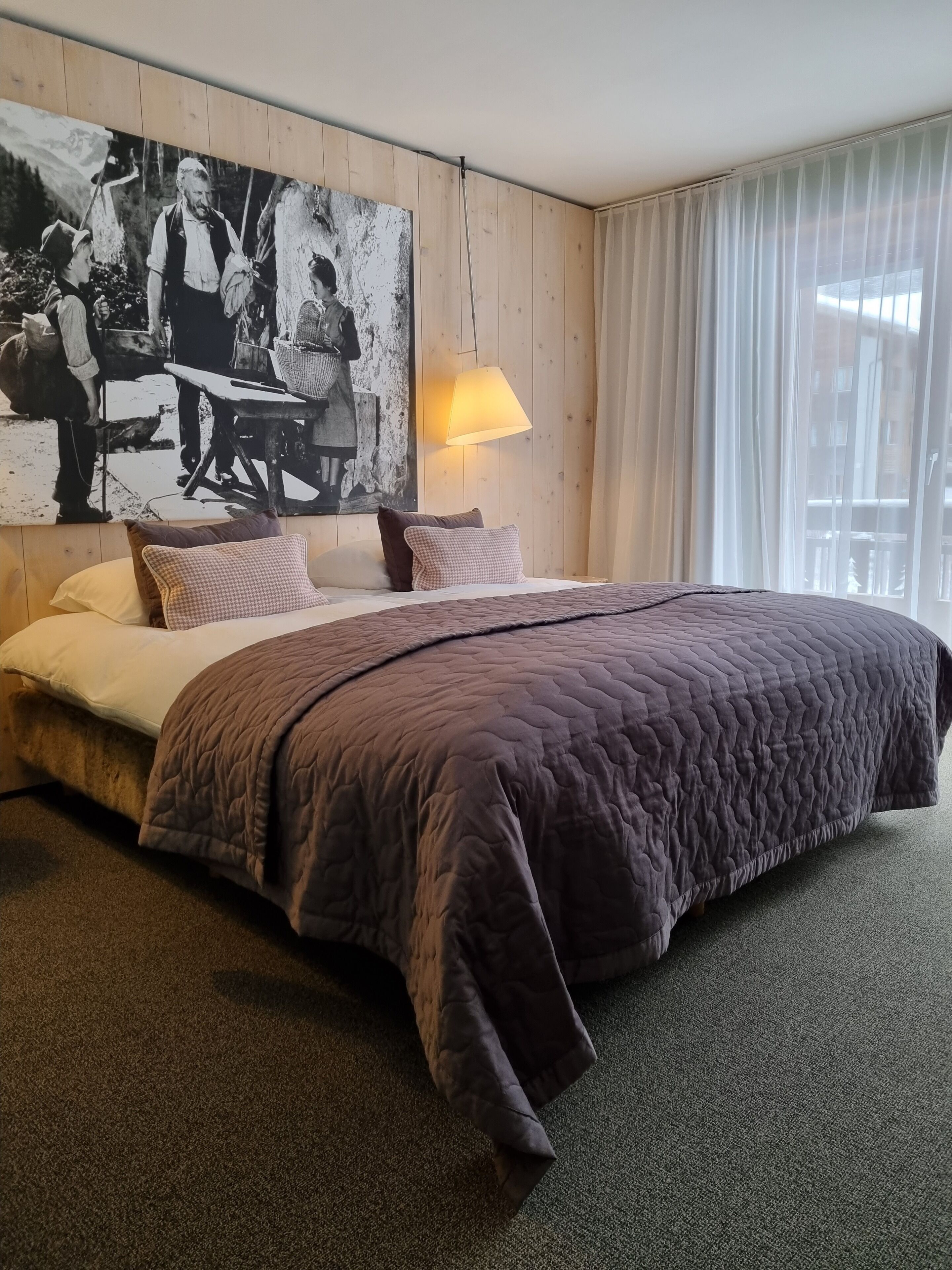 double room | 1 bedroom, in-room safe, individually decorated, desk