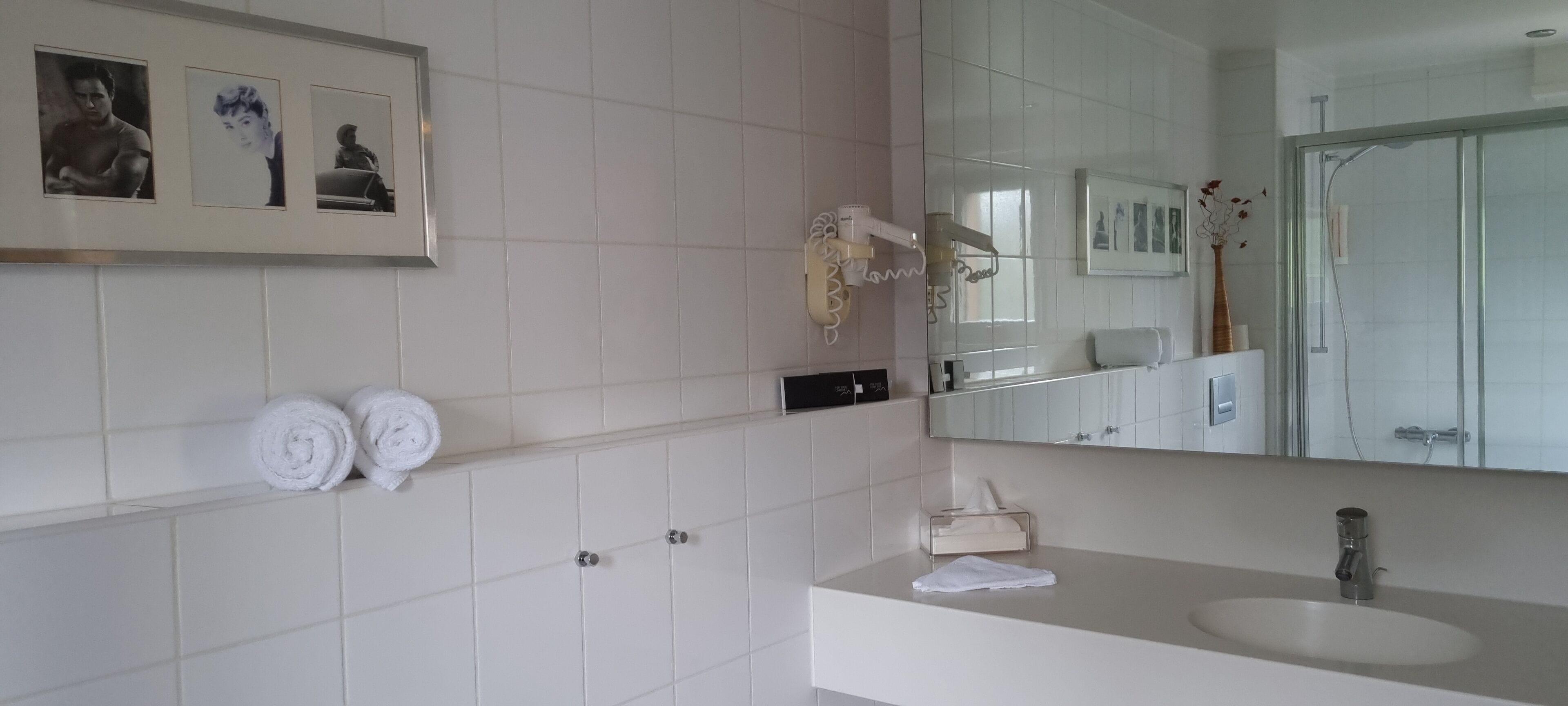 suite | bathroom | free toiletries, slippers, towels