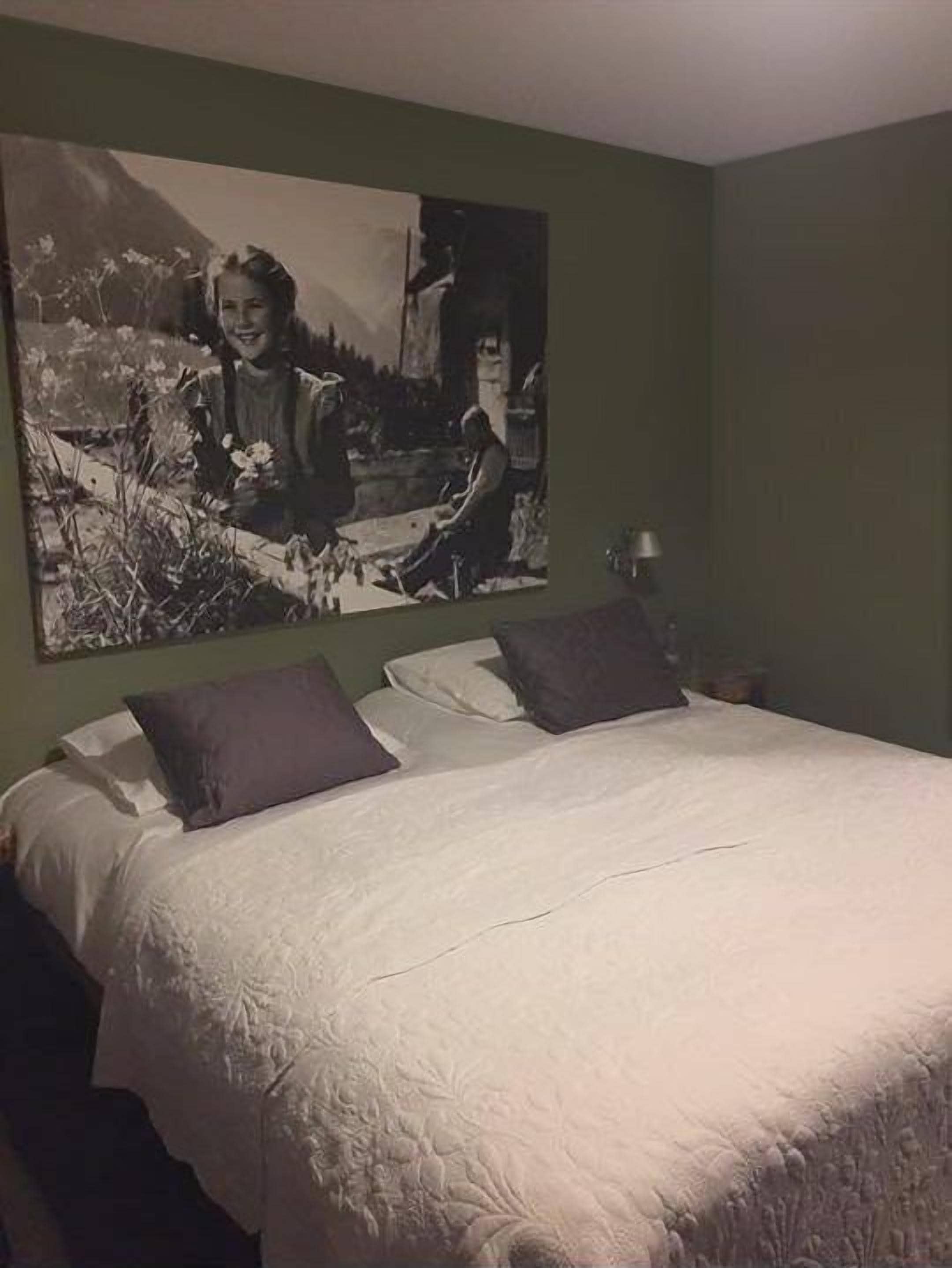 suite | 1 bedroom, in-room safe, individually decorated, desk