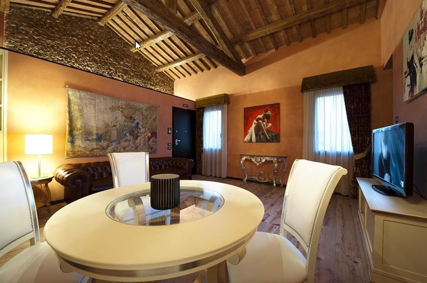 suite | living area | flat-screen tv