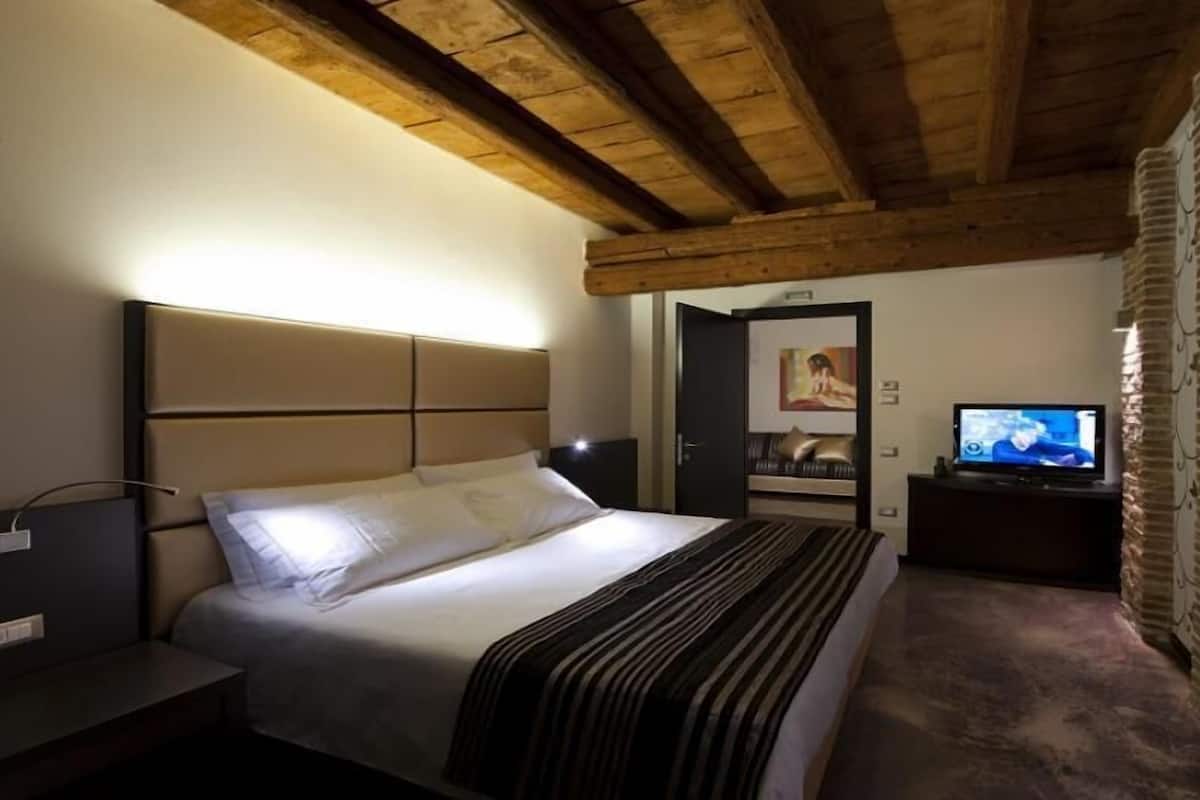 Appartement, 1 chambre | Minibar, coffres-forts dans les chambres, bureau, chambres insonorisées