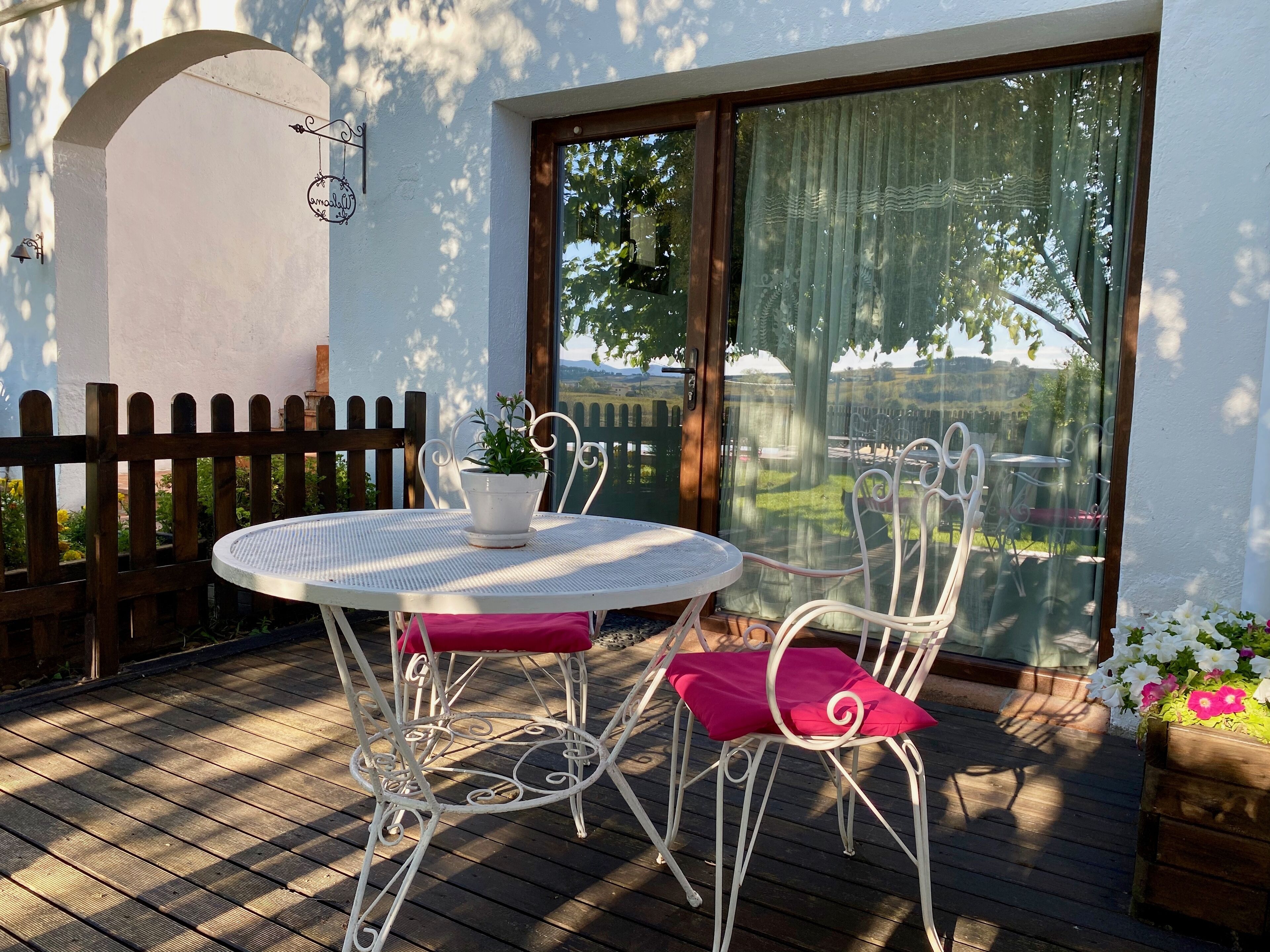 Deluxe kamer, terras, uitzicht op tuin | Terras