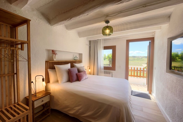 Deluxe Double Room | Premium bedding, minibar, individually decorated, individually furnished
