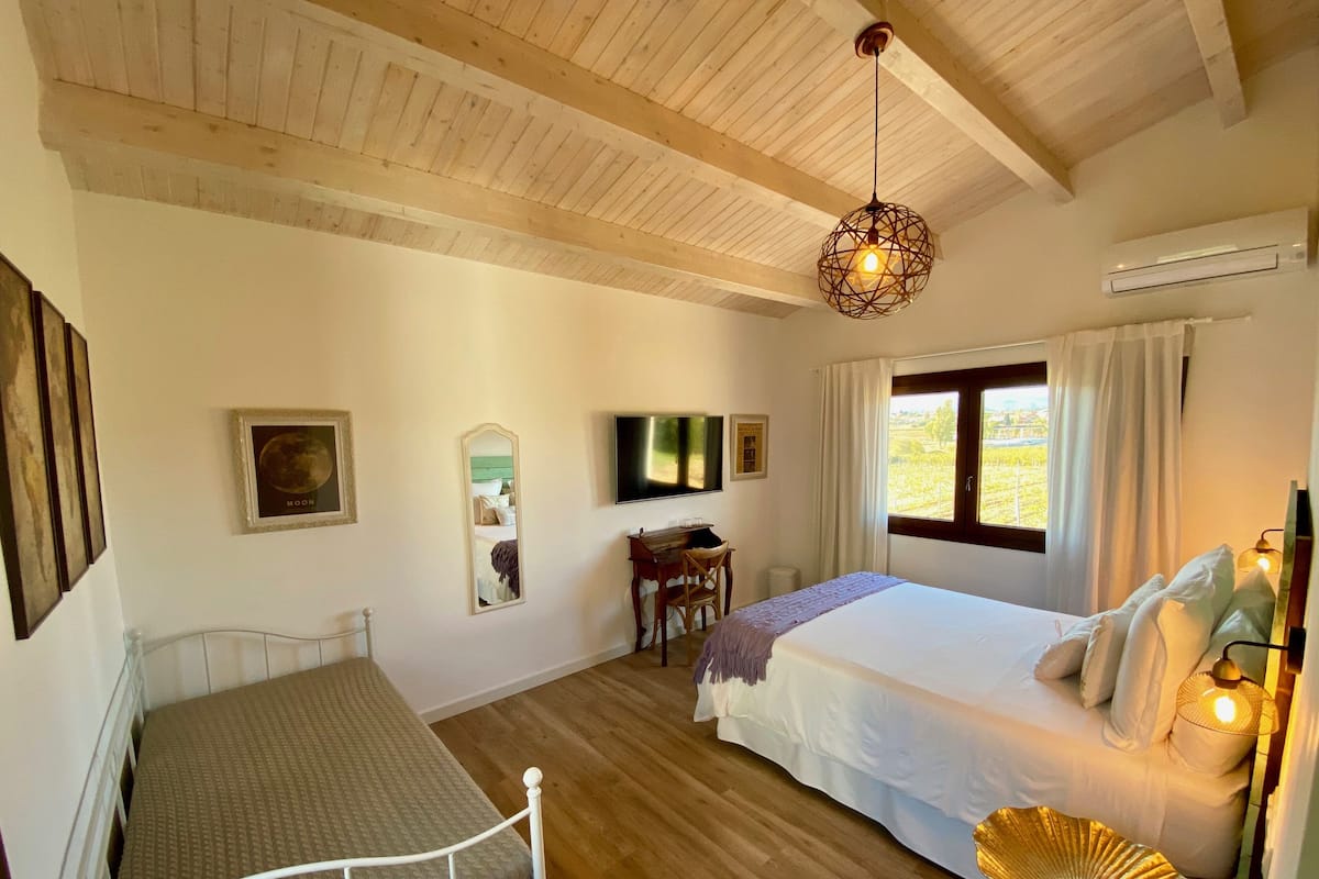 Exclusive Double Room, 1 Double Bed, Vineyard View, Poolside