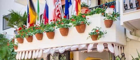 Minibar, Zimmersafe, Schreibtisch, kostenloses WLAN