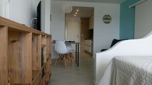 Studio, vue piscine