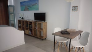 Studio, Pool View | In-room dining - Estudio Ally (Torrevieja)