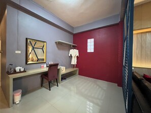 Studio Suite Room | In-room safe, desk, blackout drapes, free WiFi