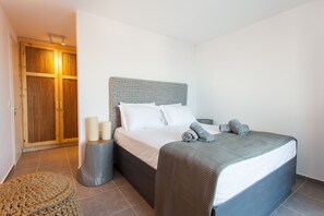 Myconian Platinum Superior Villa with Private Pool | In-room safe, individually decorated, soundproofing, iron/ironing board - Myconian Platinum Villas (Mykonos)