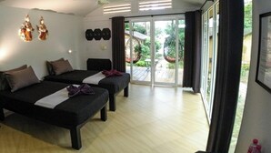 Comfort Villa, 2 Twin Beds, Sea View | Blackout drapes, WiFi (free), bed sheets - Samloem Laguna Resort (Koh Rong Sanloem)