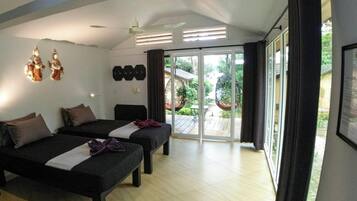 Comfort Villa, 2 Twin Beds, Sea View | Blackout drapes, WiFi (free), bed sheets