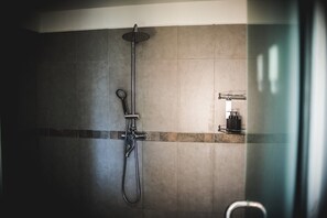 Blackout curtains, free WiFi, bed sheets - Samloem Laguna Resort (Koh Rong Sanloem)