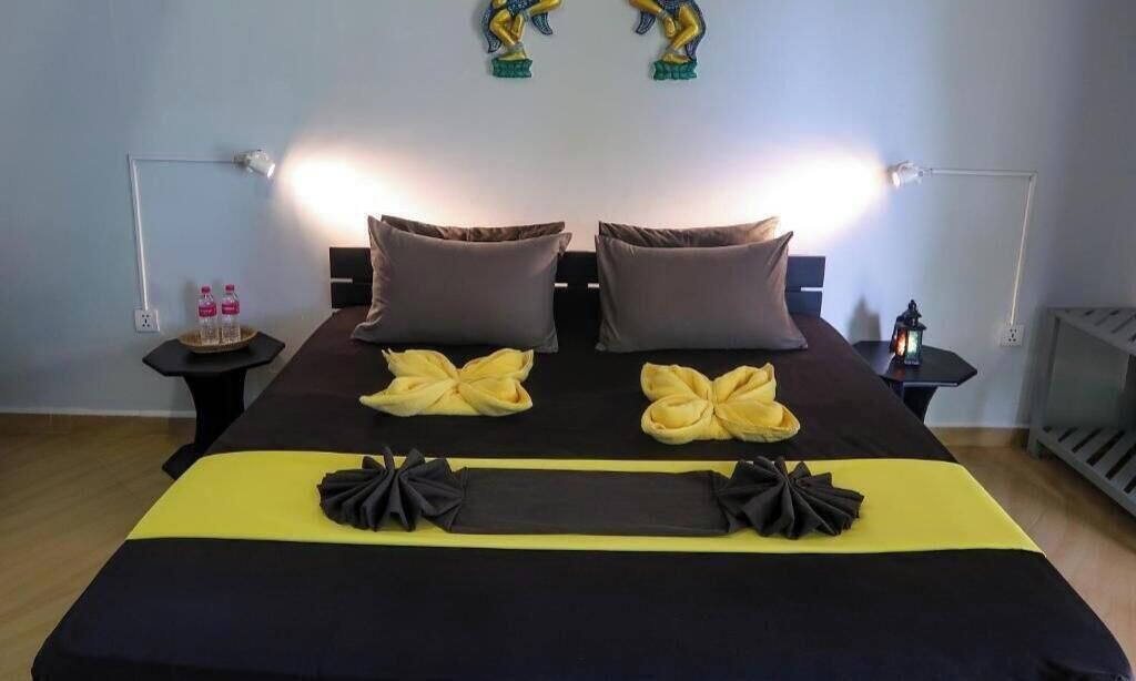 Blackout drapes, free WiFi, bed sheets