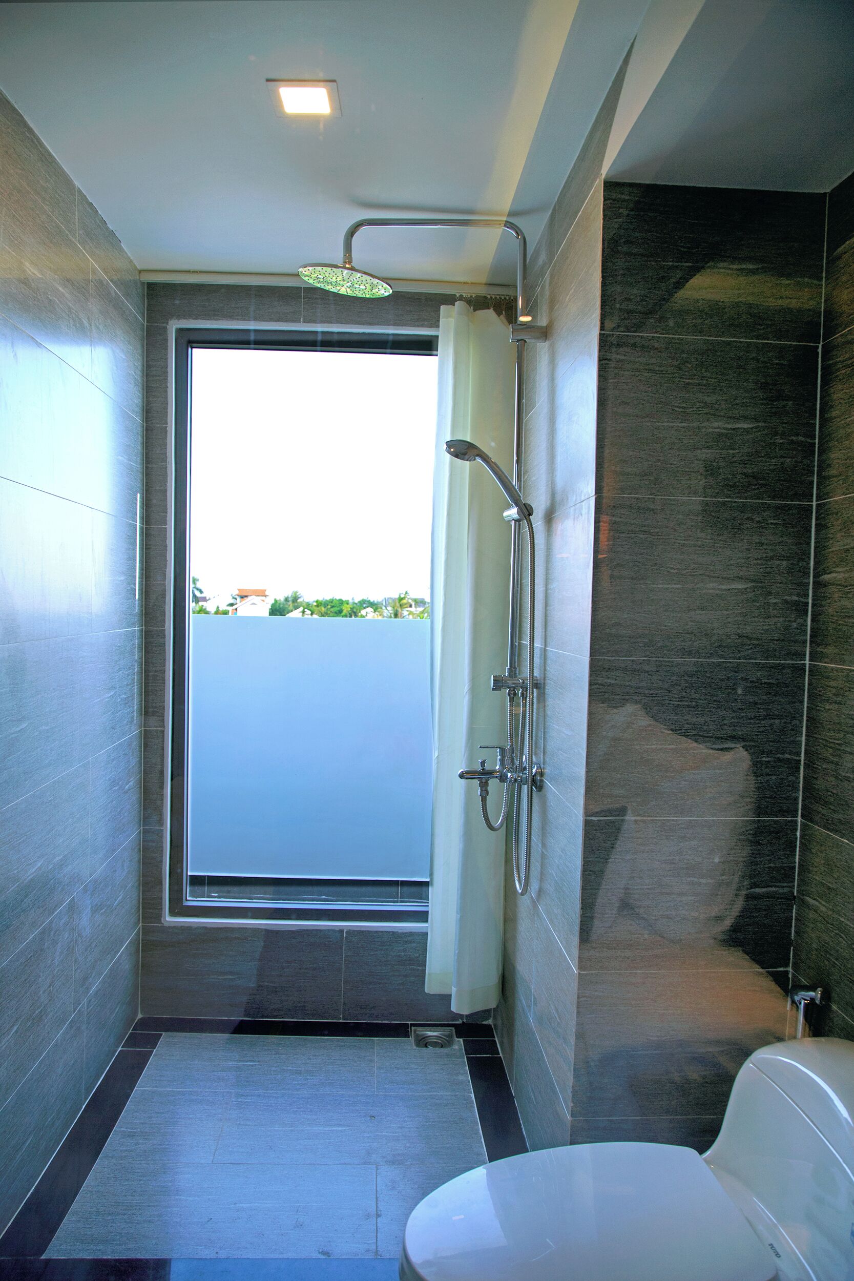 superior double room | bathroom | free toiletries, hair dryer, bathrobes, slippers