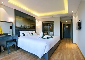 Ropa de cama de alta calidad, minibar, escritorio y cortinas blackout 