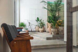 Lobby sitting area - ARCO VECCHIO URBAN SUITE by EPOCA COLLECTION (Lecce)