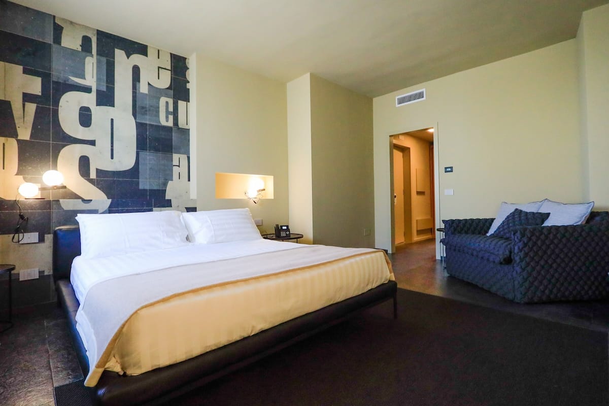 Deluxe Double Room | 1 bedroom, premium bedding, desk, rollaway beds