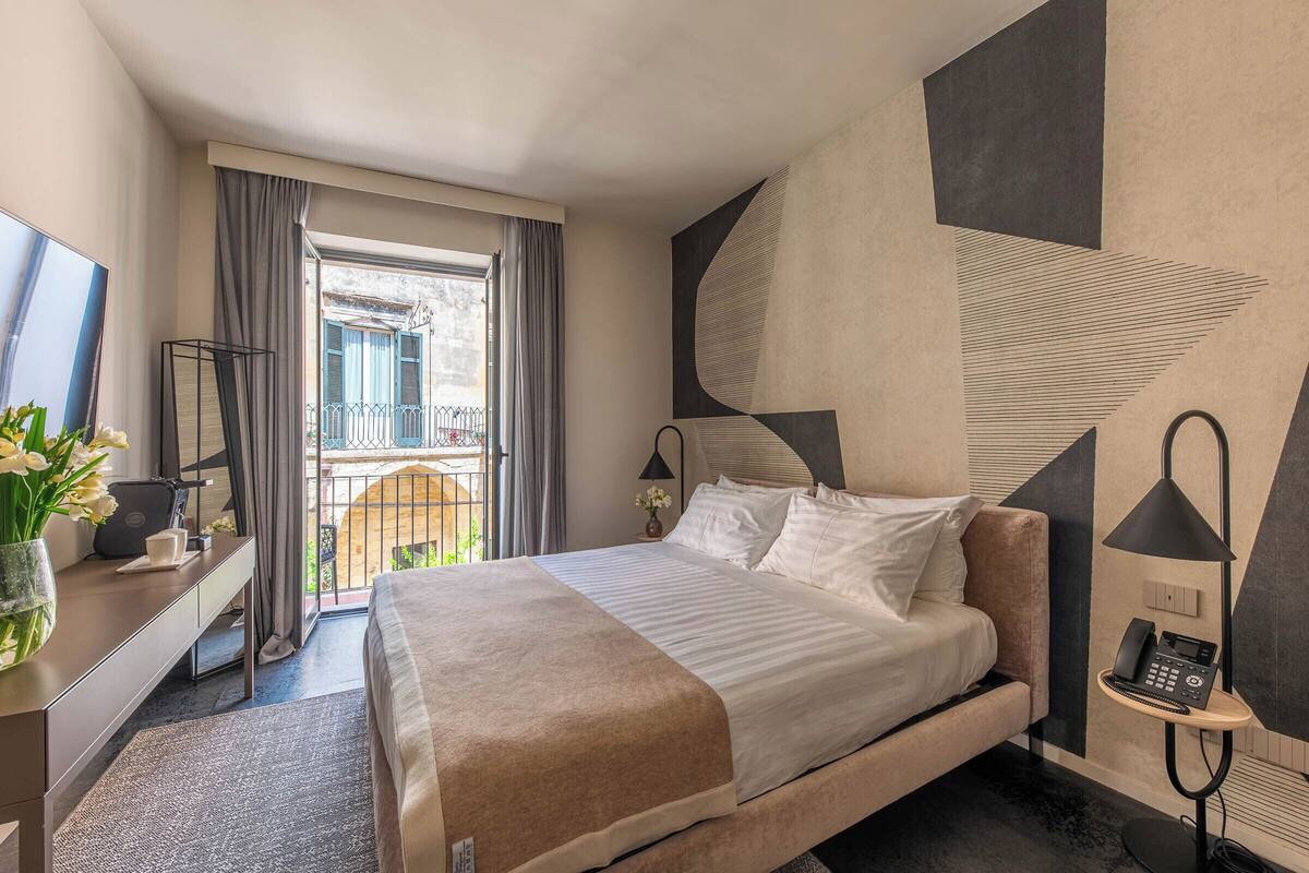 1 bedroom, premium bedding, down comforters, pillowtop beds