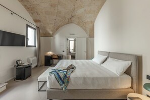 1 bedroom, premium bedding, down duvets, minibar - ARCO VECCHIO URBAN SUITE by EPOCA COLLECTION (Lecce)