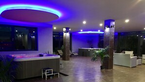 Indoor spa tub - Garden Hotel Medical & Spa (Debrecen)