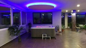 Indoor spa tub - Garden Hotel Medical & Spa (Debrecen)