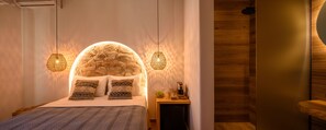 Deluxe studio suite, aan het zwembad | Een kluis op de kamer, individueel gedecoreerd, individueel gemeubileerd