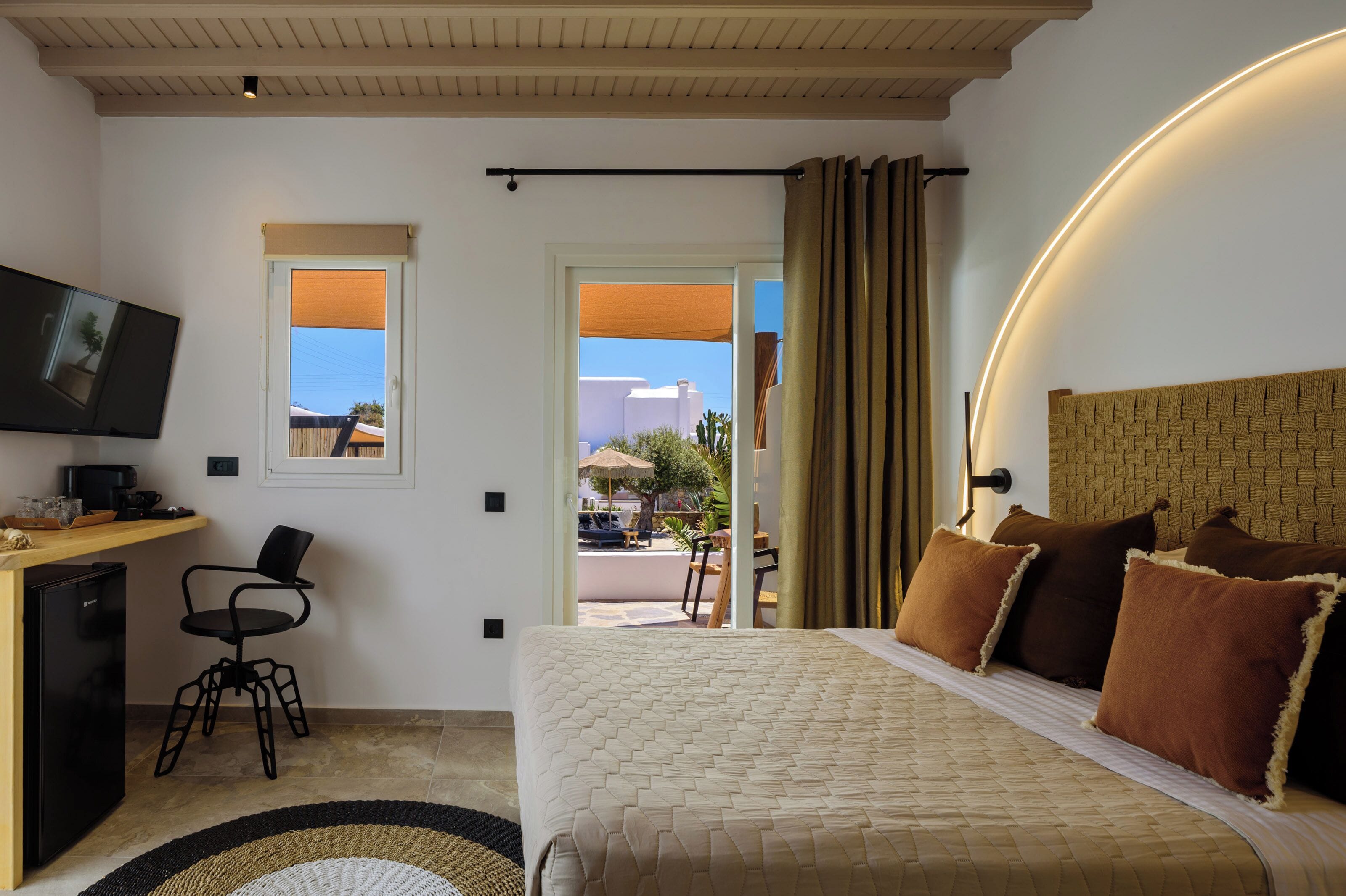 Deluxe Studio Suite, Poolside