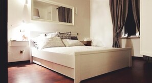 خزنة داخل الغرفة وتجهيزات عازلة للصوت وواي فاي مجانًا